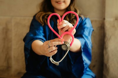 a healthcare worker makes a heart out of their stethoscope to show some love for the Healthcare Workers appreciation days at Great country farms in Bluemont Virginia